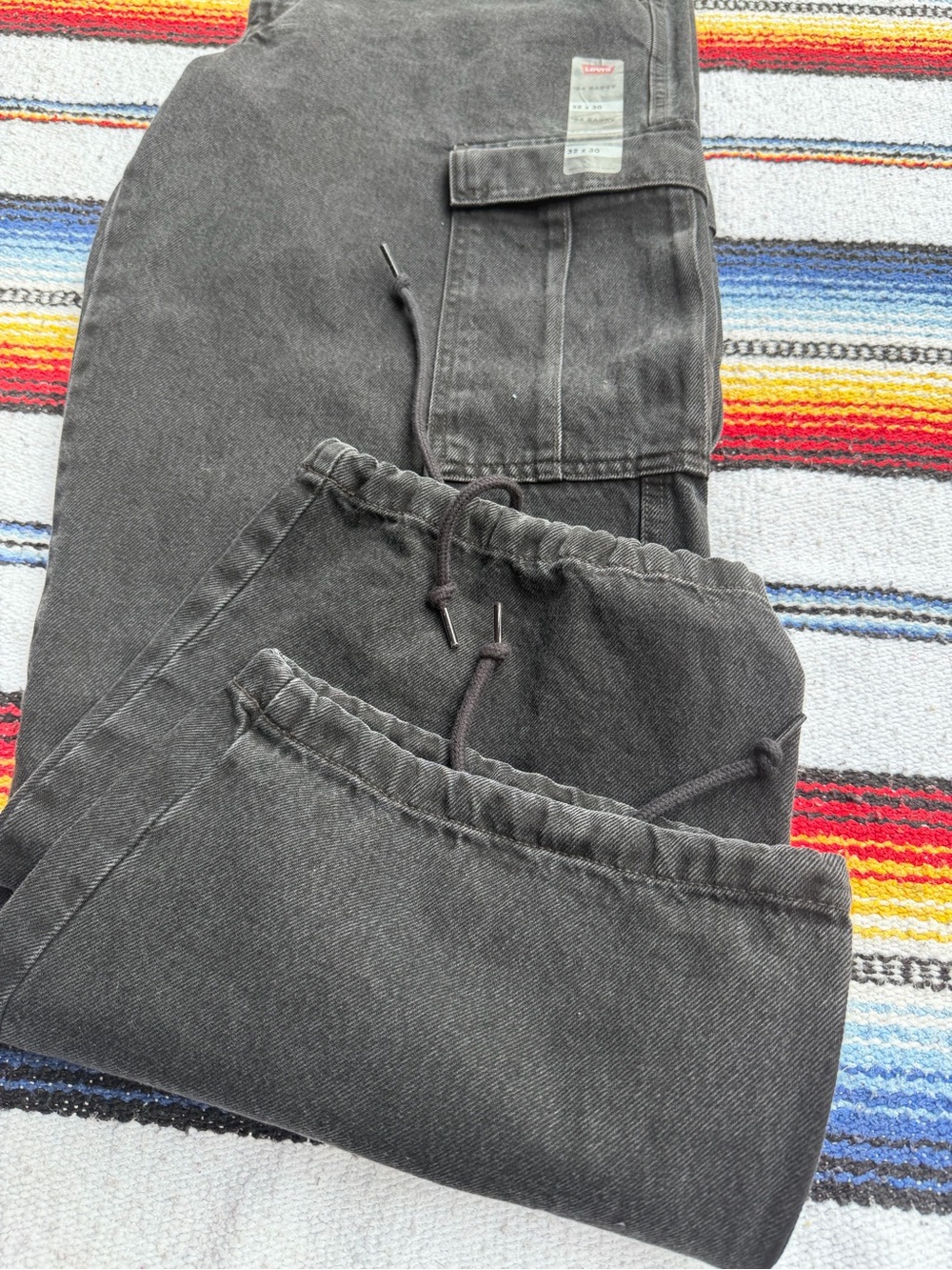 Levi's Black 90’s Baggy Cargos - Picture 4 of 6